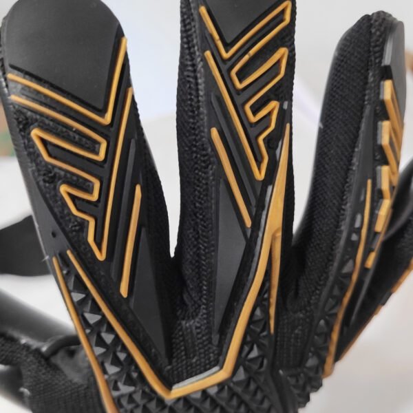 image of goalkeeper glove finger details